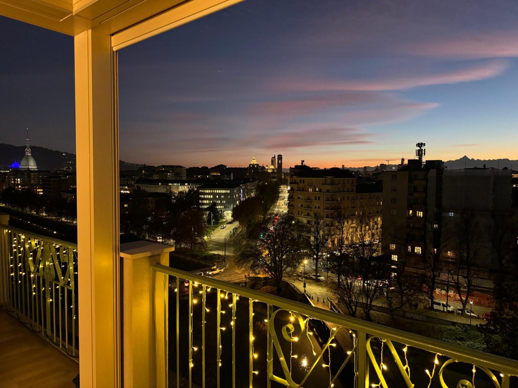 Attico Gabri - Appartamento Con Terrazzo Panoramico Vicino Al Centro Turin Extérieur photo