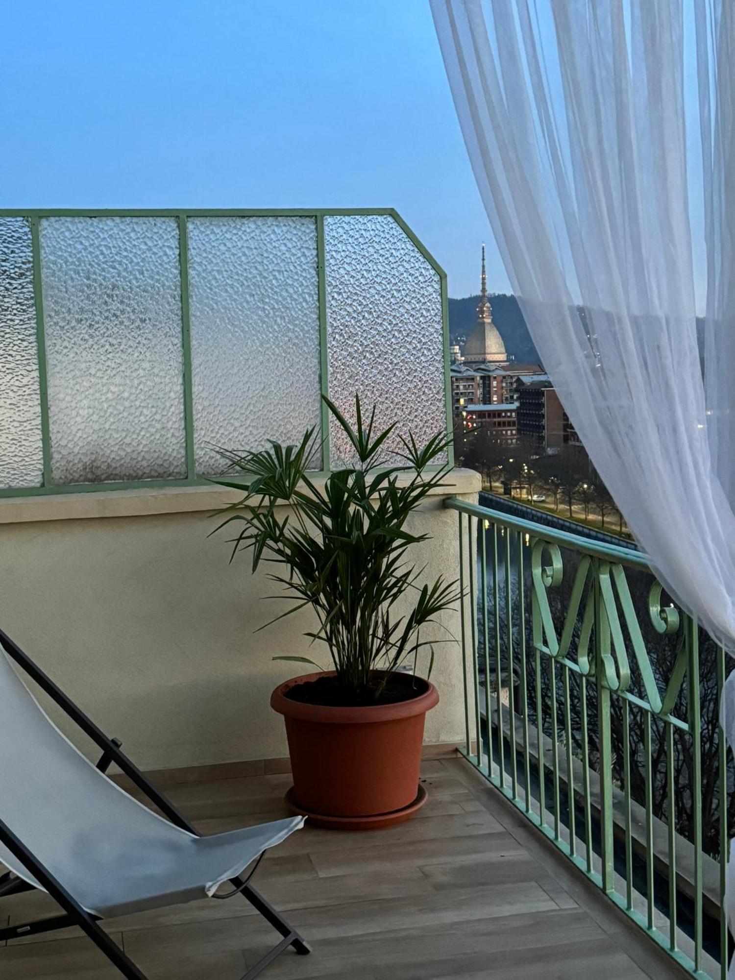 Attico Gabri - Appartamento Con Terrazzo Panoramico Vicino Al Centro Turin Extérieur photo